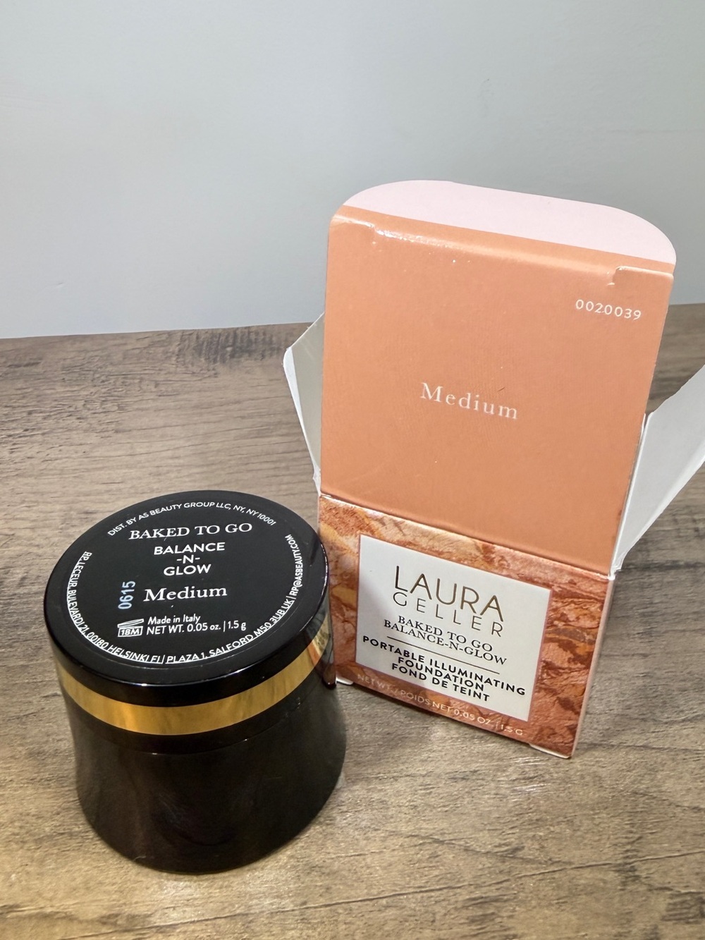 Laura Geller Baked to Go Balance-N-Glow Illuminating Foundation - Medium